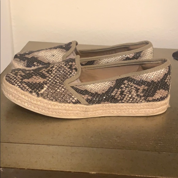Snake print casual slip ons - Picture 2 of 4